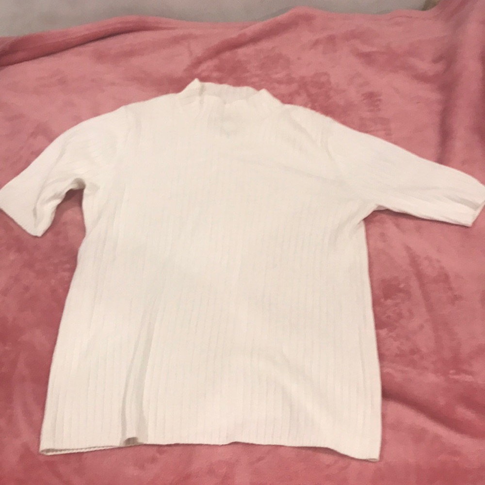 White turtle neck tee